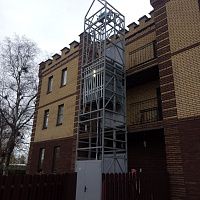 Подъемник в металлокаркасной шахте, 500 кг, Санкт-Петербург