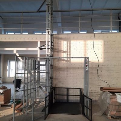 Грузовой мачтовый подъёмник ПГ-К-300 «Пчёлка»